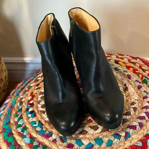 Buffalo London black leather  platform heel ankle boots